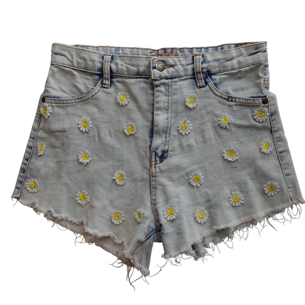 Y2K Daisy Embroidered Cut Off Denim Shorts Med Light Blue Boho Cottage Festival